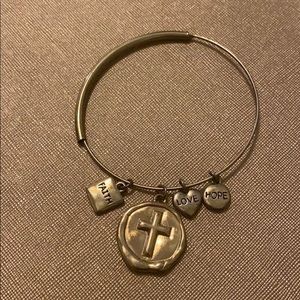 🔴3 for $15🔴Gold Toned Faith Hope Love Bracelet